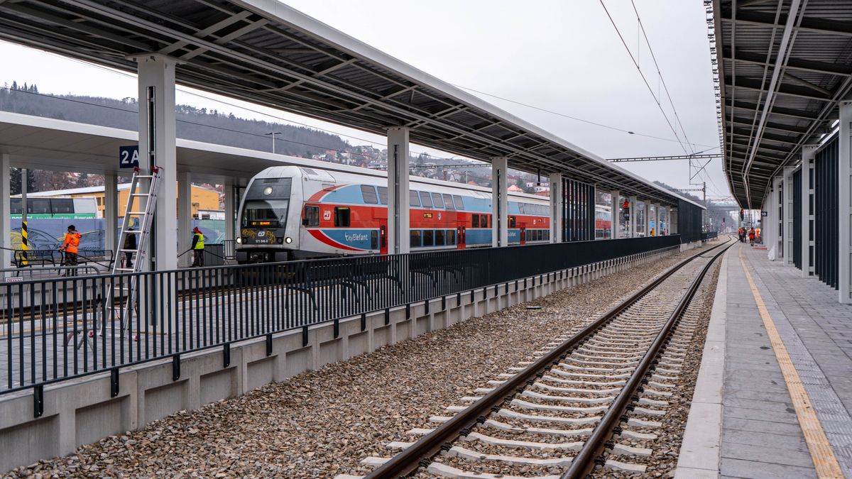 „Zdá se, že nám tu řádí zloději.“ Vlaky v Praze nabraly zpoždění kvůli poruše